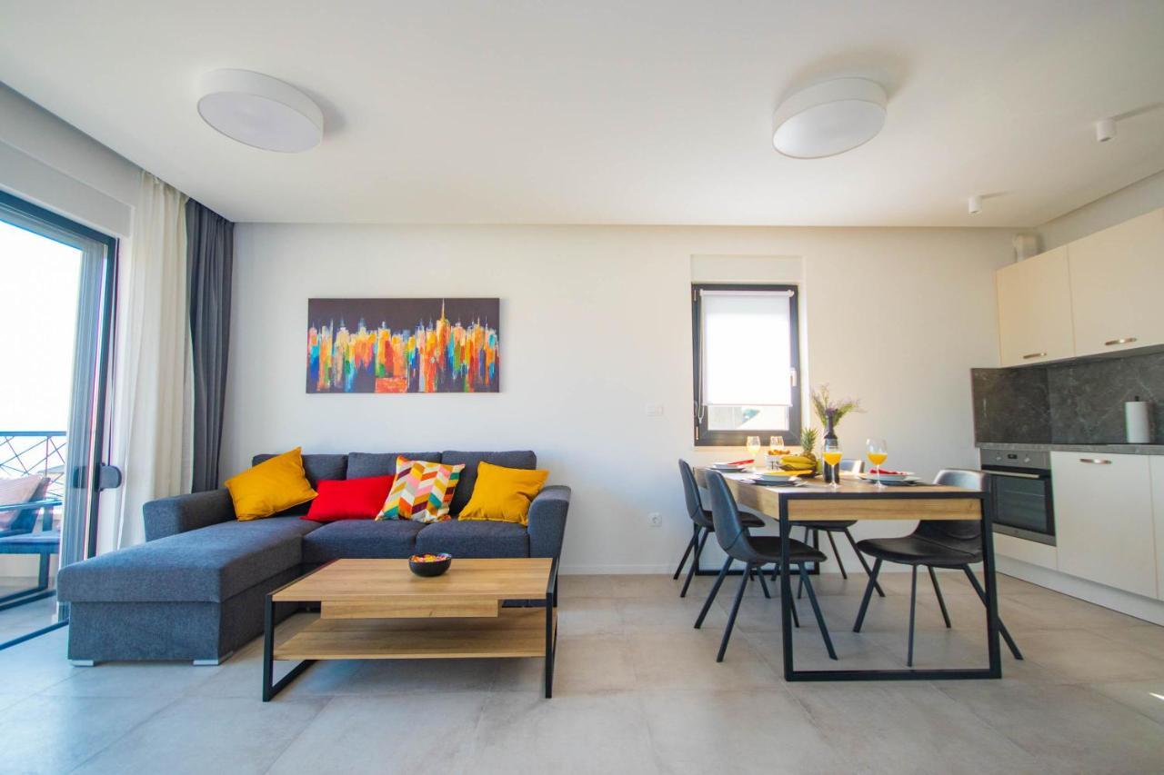 Apartmani Le-Lu Каштела Экстерьер фото