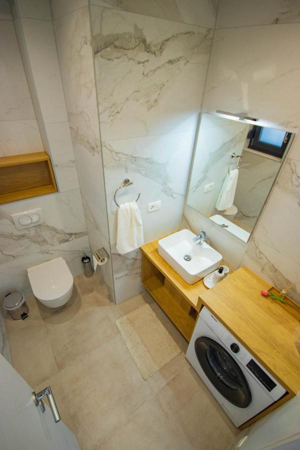 Apartmani Le-Lu Каштела Экстерьер фото