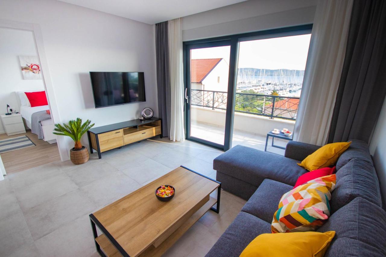 Apartmani Le-Lu Каштела Экстерьер фото