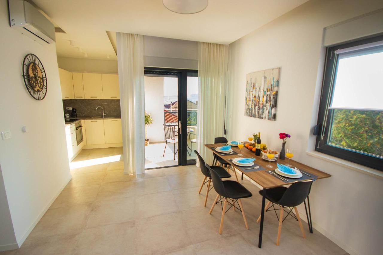 Apartmani Le-Lu Каштела Экстерьер фото