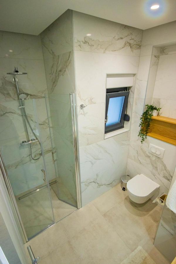 Apartmani Le-Lu Каштела Экстерьер фото