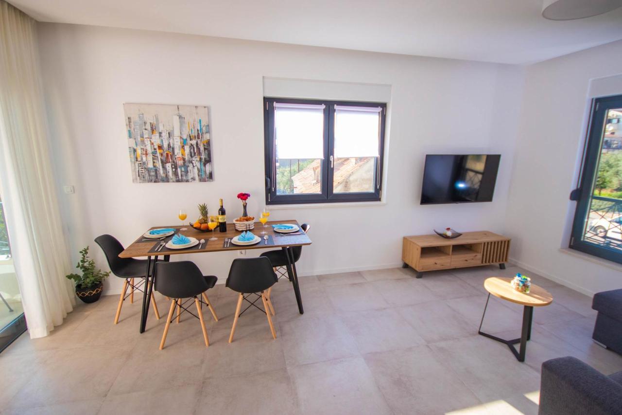Apartmani Le-Lu Каштела Экстерьер фото
