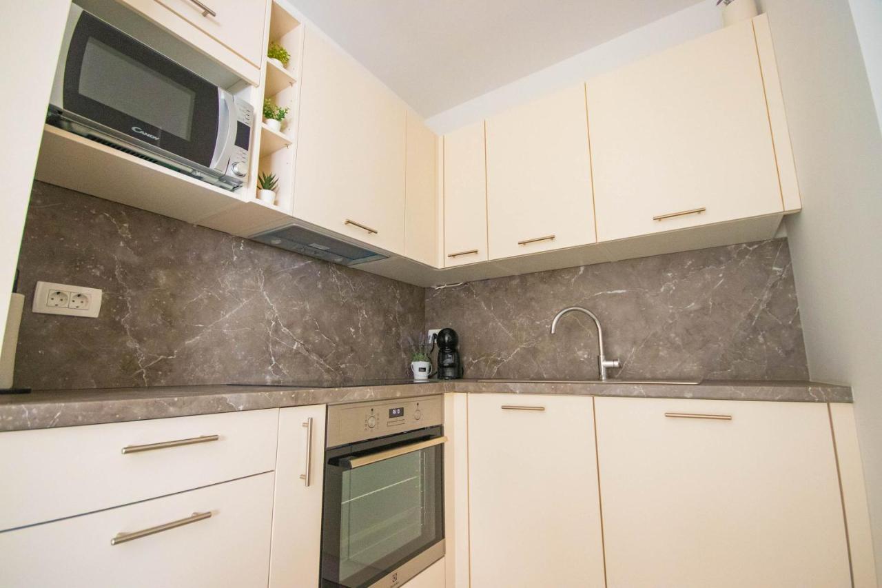 Apartmani Le-Lu Каштела Экстерьер фото