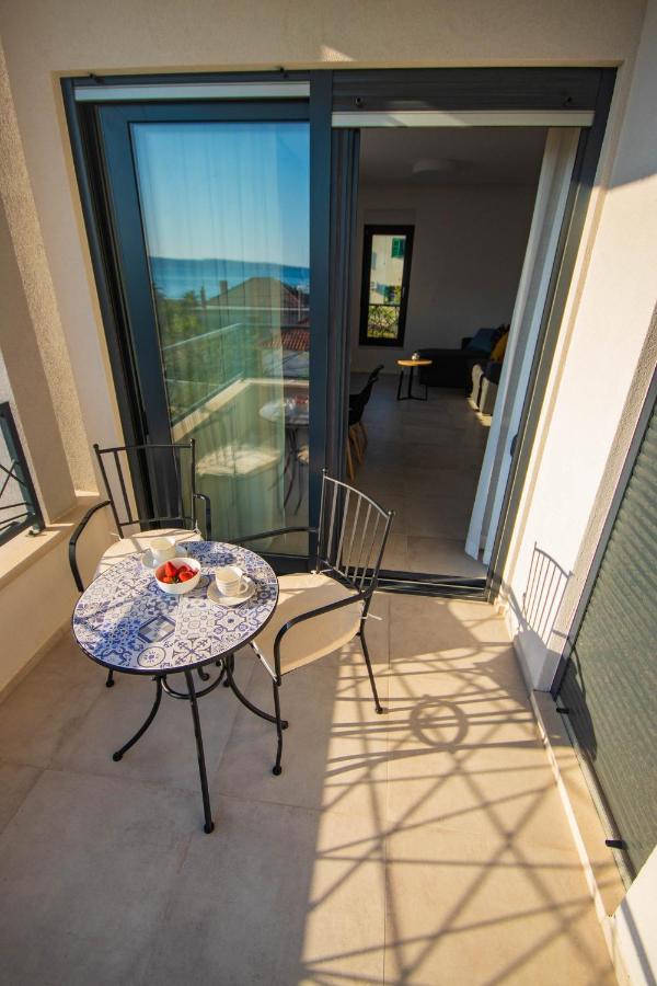 Apartmani Le-Lu Каштела Экстерьер фото