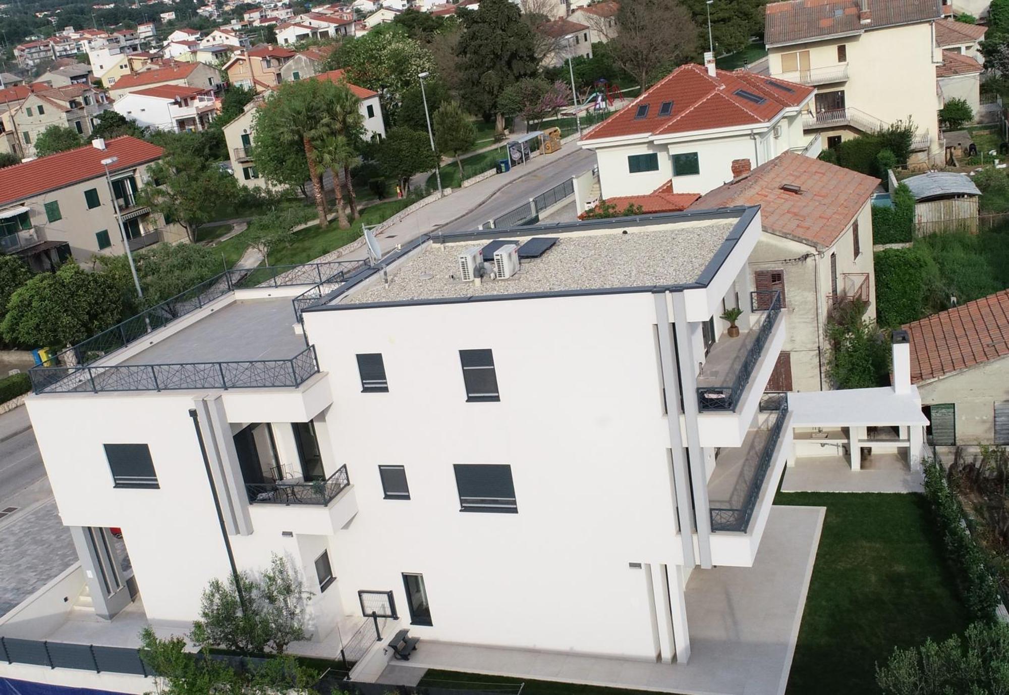 Apartmani Le-Lu Каштела Экстерьер фото
